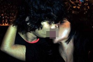 4dewi 10 Skandal Ciuman Panas Artis Indonesia