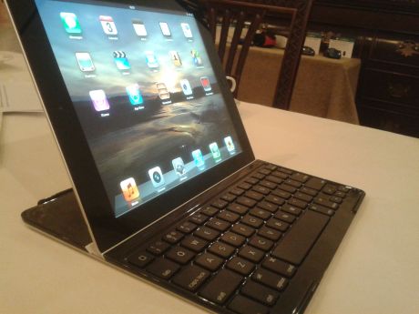 Keyboard Tipis Logitech, Sulap iPad Jadi 'Laptop'