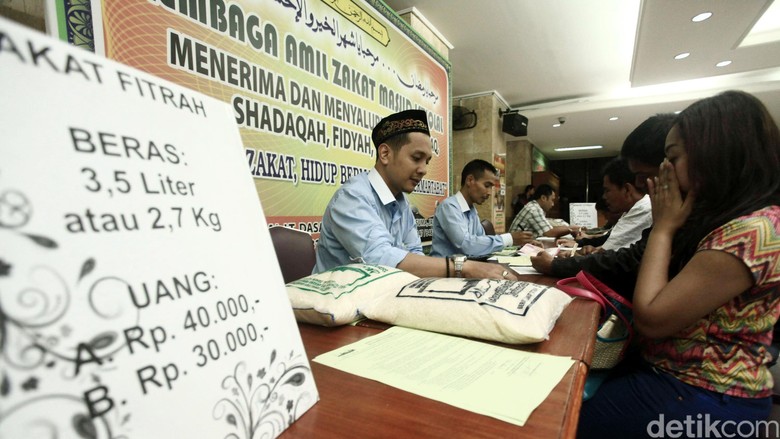 Seputar Zakat, Infak, Sedekah dan Fidyah (1) Seputar Zakat, Infak, Sedekah dan Fidyah (1)