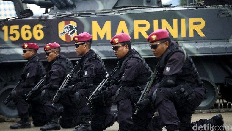 Latihan Ekstrem Dopper Berpeluru Tajam Untuk Meningkatkan Nyali Marinir Latihan Ekstrem Dopper Berpeluru Tajam Untuk Meningkatkan Nyali Marinir