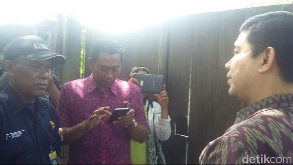 Datang ke Rumah Angeline di Bali, Menteri Yuddy Diusir Satpam Datang ke Rumah Angeline di Bali, Menteri Yuddy Diusir Satpam