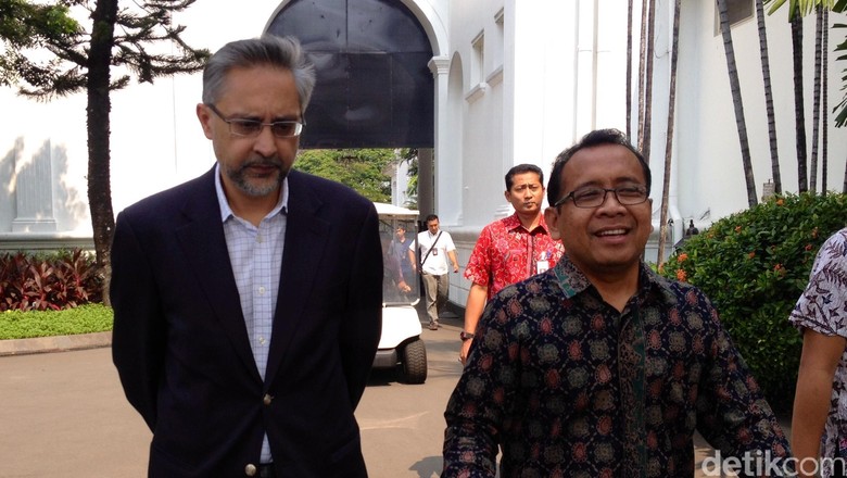 Jokowi Undang Dubes Inggris Salat Jumat Bersama di Istana Jokowi Undang Dubes Inggris Salat Jumat Bersama di Istana