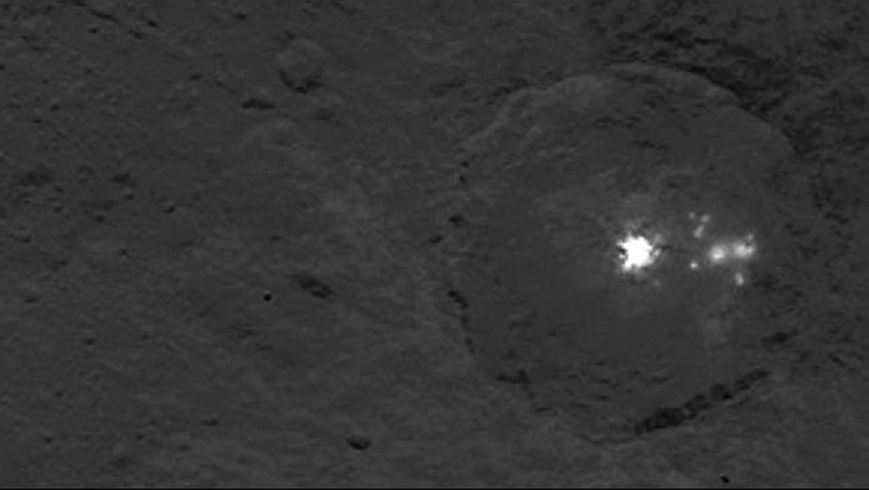 Ada Titik Cahaya Misterius di Planet Ceres, Bukti Kehidupan Lain?