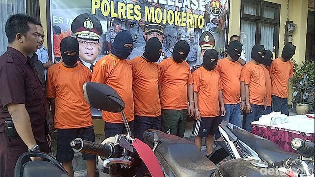 Komplotan Debt Collector Palsu di Mojokerto Dibekuk Polisi Komplotan Debt Collector Palsu di Mojokerto Dibekuk Polisi