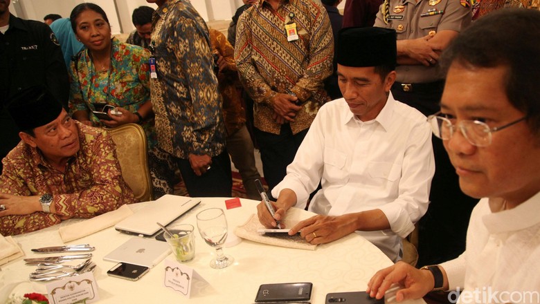 Apakah Rakyat Menyesal Memilih Jokowi? Apakah Rakyat Menyesal Memilih Jokowi?