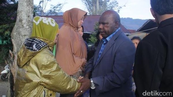 Korban Penyerangan Salat Id di Tolikara Diberi Bantuan Uang Rp 100 Juta dan Tenda