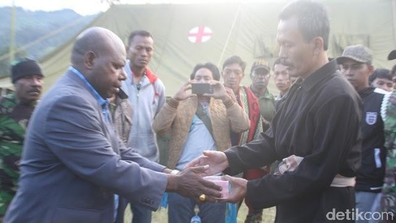 Korban Penyerangan Salat Id di Tolikara Diberi Bantuan Uang Rp 100 Juta dan Tenda
