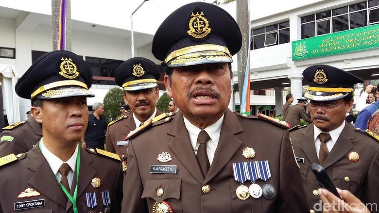 Komjen Anang Dapat Warisan Kasus BW, Jaksa Agung: Tunggu Penyerahan Tahap Dua