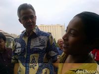 Canda dan Hadiah Gubernur Ganjar Ketika Dihadang Pengamen Cilik