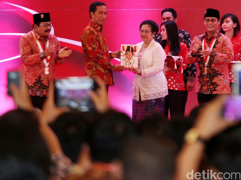 Di Kongres Alumni GMNI, Jokowi Ingatkan Pidato Bung Karno untuk Kaum Marhaen