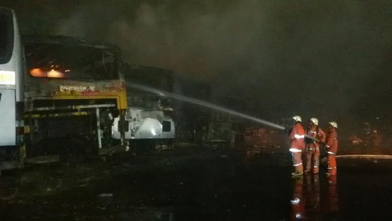 Kebakaran di Pool Trans Batavia, Sejumlah Bus Transj Hangus