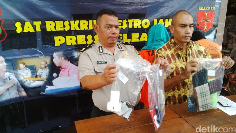 Dor! Polisi Tembak 2 Penjambret Bermodus Tukar Tas Saat Korban Makan di Mal