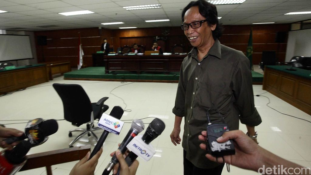 Terbukti Korupsi, Komedian Mandra Dihukum 1 Tahun Penjara Terbukti Korupsi, Komedian Mandra Dihukum 1 Tahun Penjara