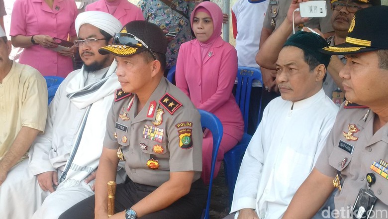 Disambut FPI di Kampung Pulo, Kapolda Metro Sumbang Hewan Kurban Disambut FPI di Kampung Pulo, Kapolda Metro Sumbang Hewan Kurban