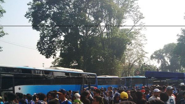 Foto Konvoi 600 Bus Bobotoh Persib Serbu Jakarta