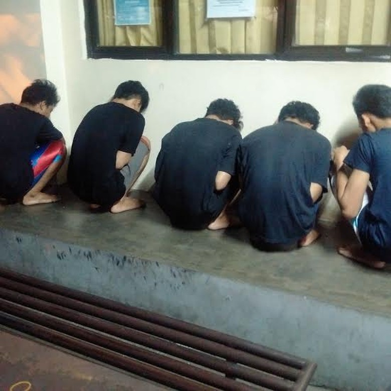 Razia di JPO, Polsek Pesanggarahan Amankan 6 ABG yang Pesta Ganja Razia di JPO, Polsek Pesanggarahan Amankan 6 ABG yang Pesta Ganja