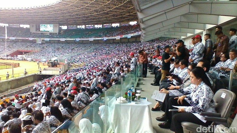 Puan Wakili Jokowi Hadiri HUT ke-70 PGRI di GBK