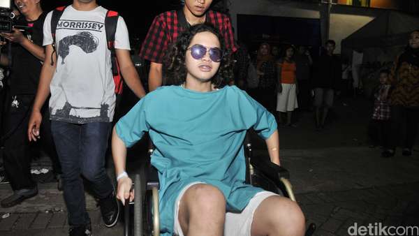 Dul Duduk di Kursi Roda Dul Duduk di Kursi Roda