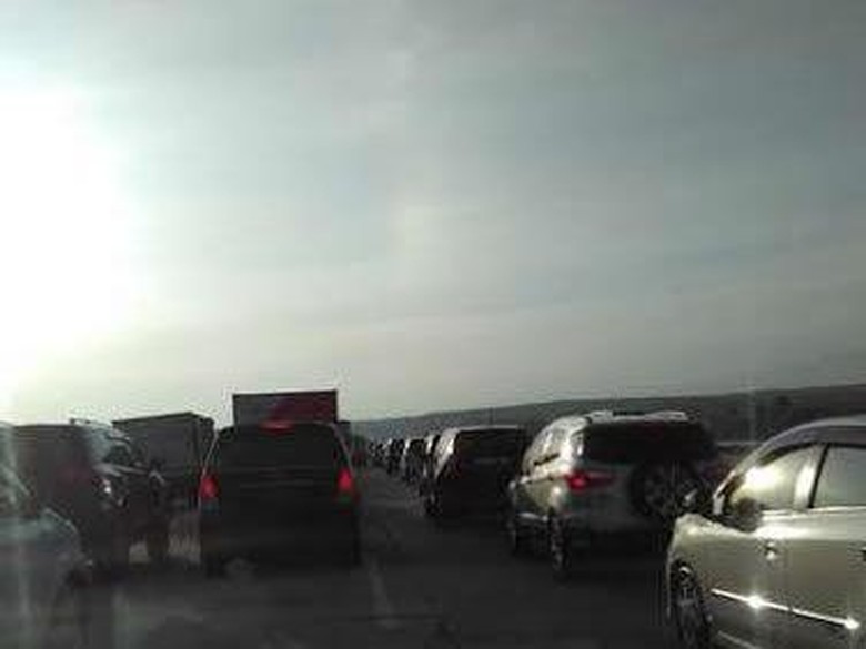 Masih Belum Nyerah, Pengendara Kena Macet Parah di KM 75 Tol Cipali