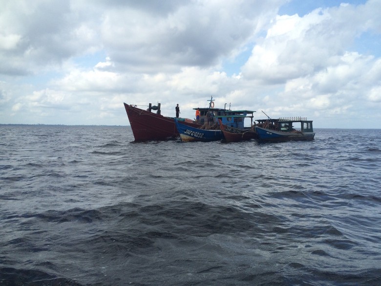 Terbukti Curi Ikan, 3 Kapal Nelayan Malaysia Dibakar di Riau