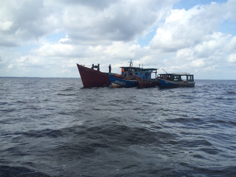 Terbukti Curi Ikan, 3 Kapal Nelayan Malaysia Dibakar di Riau Terbukti Curi Ikan, 3 Kapal Nelayan Malaysia Dibakar di Riau