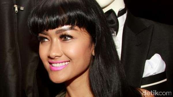 Bibir Neon Julia Perez Bibir Neon Julia Perez