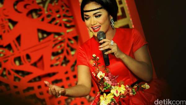 Penampilan Krisdayanti Sambut Imlek Penampilan Krisdayanti Sambut Imlek
