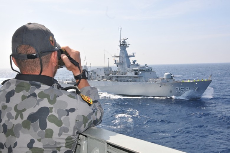 KRI Usman-Harun Latihan dengan Kapal Perang 3 Negara di Samudera Hindia