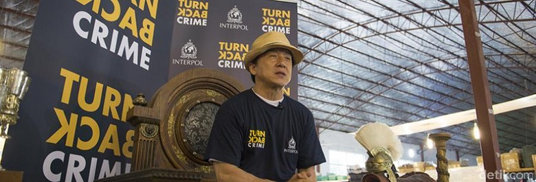 Kapolri: Tak Ada Larangan Pakai Kaos Turn Back Crime, itu Bukan Seragam Polisi Kapolri: Tak Ada Larangan Pakai Kaos Turn Back Crime, itu Bukan Seragam Polisi