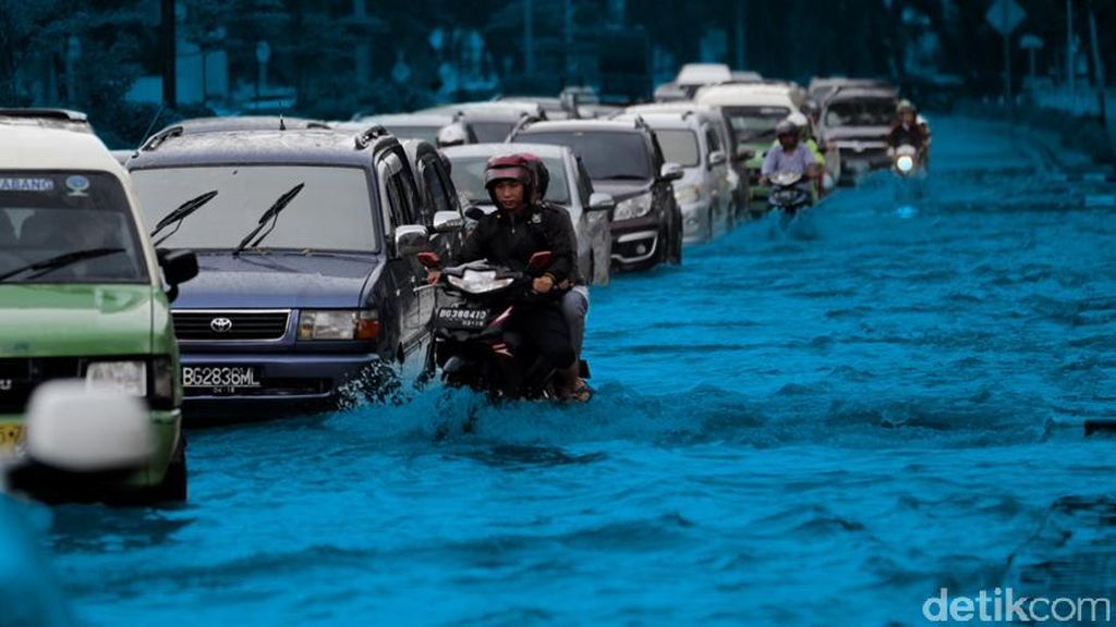 Pintu Air Angke Hulu Jakbar Siaga 1, Waspada Banjir! Pintu Air Angke Hulu Jakbar Siaga 1, Waspada Banjir!