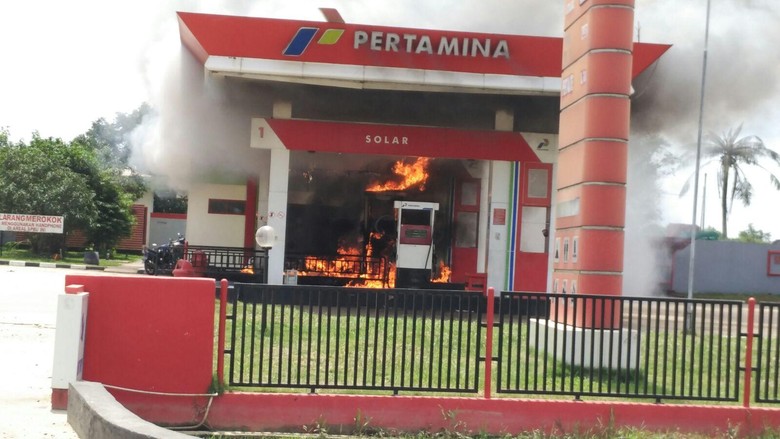 Pemotor Tolak Matikan Mesin Saat Isi BBM, SPBU di Riau Terbakar