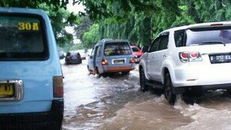 Ini Ruas Wilayah DKI yang Tergenang Air Setelah Diguyur Hujan Deras