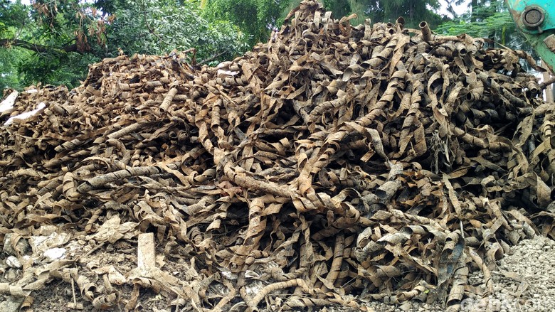 PLN: Sampah Bungkus Kabel di Got Bukan Milik Kami PLN: Sampah Bungkus Kabel di Got Bukan Milik Kami