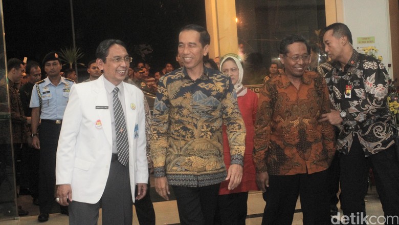 Presiden Jokowi Tengok Cucunya di Rumah Sakit
