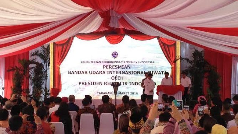 Jokowi Resmikan Bandara Ramah Lingkungan Pertama di Indonesia
