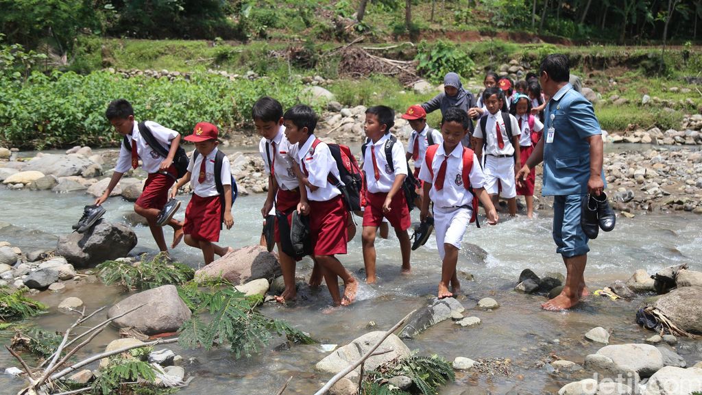Full Day School Bisa Beri Kegiatan Postif Bagi Pelajar dan Latih Kreativitas Full Day School Bisa Beri Kegiatan Postif Bagi Pelajar dan Latih Kreativitas