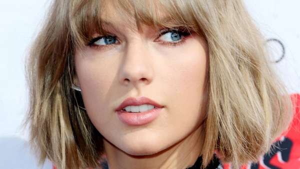 Taylor Swift Dibalut Jumpsuit Superketat Taylor Swift Dibalut Jumpsuit Superketat