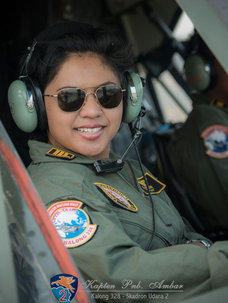 Keluarga dan Negara, Kisah di Balik Kehidupan Seorang Pilot Militer Wanita