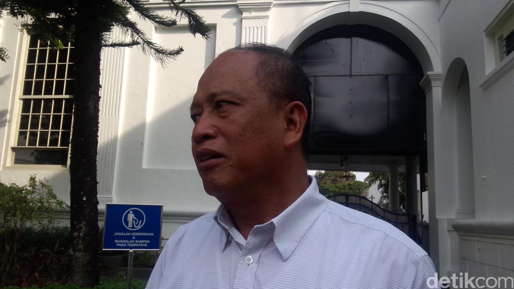 Menristek Dikti: Saya akan Pantau Terus Apa yang Terjadi pada SMAN 3 Semarang Menristek Dikti: Saya akan Pantau Terus Apa yang Terjadi pada SMAN 3 Semarang
