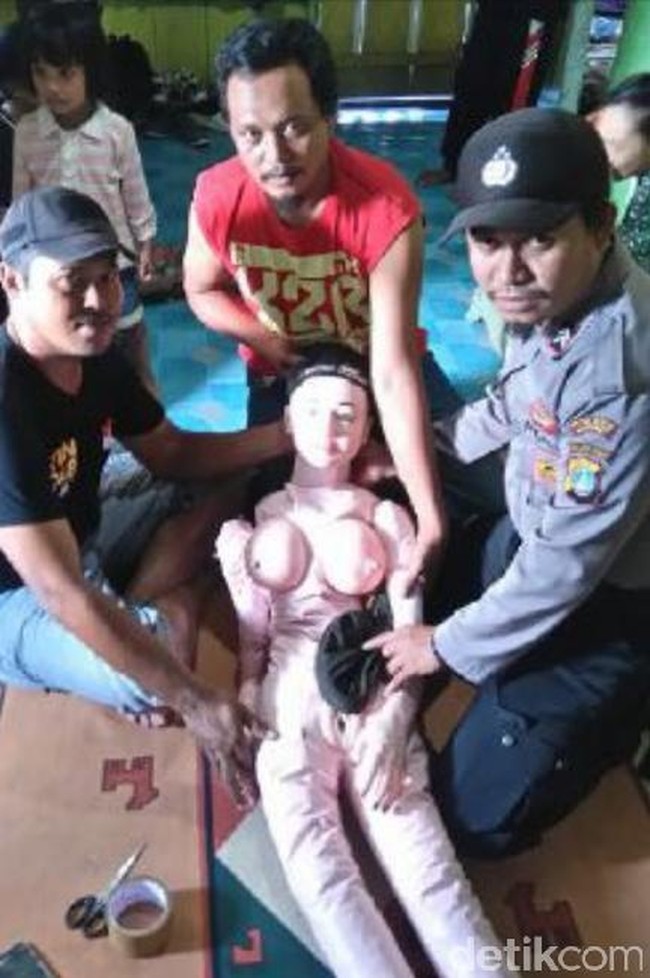 Akhir Cerita Boneka Dikira Bidadari di Banggai Laut: Ternyata Sex Toy Akhir Cerita Boneka Dikira Bidadari di Banggai Laut: Ternyata Sex Toy