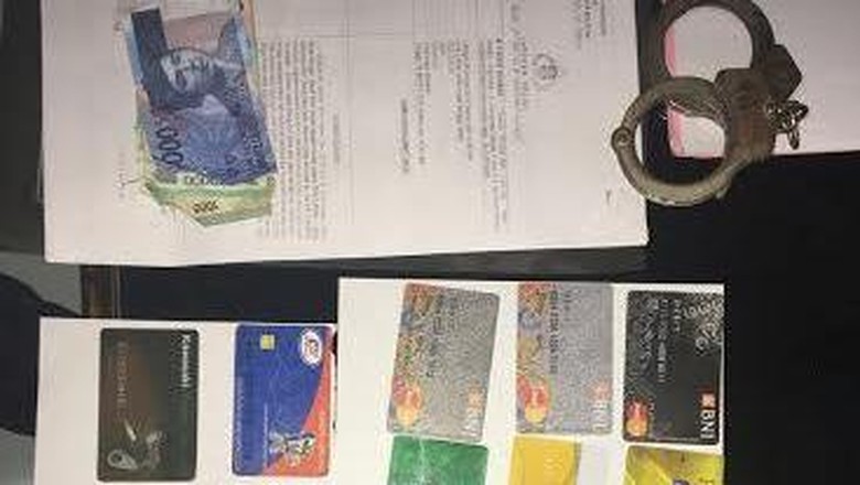 Polisi Tangkap Pembobol Modus Ganjal ATM di SPBU Pasar Minggu