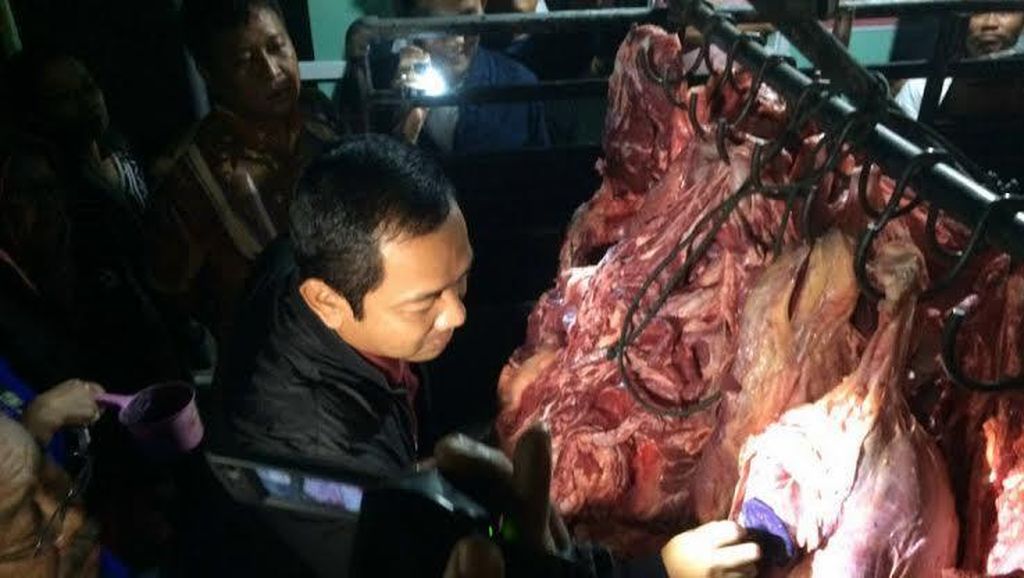 Sidak Pengecekan Daging Sapi, Wali Kota Semarang Temukan Cacing di Jeroan Sidak Pengecekan Daging Sapi, Wali Kota Semarang Temukan Cacing di Jeroan