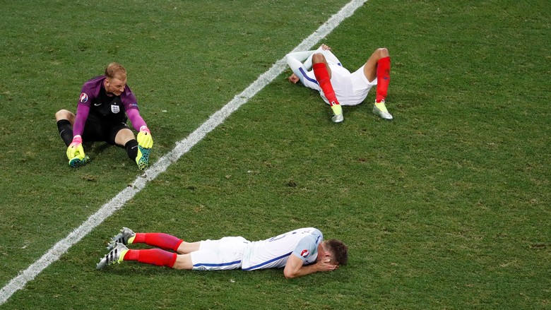 Carragher: Pemain Inggris Terlalu Lembek
