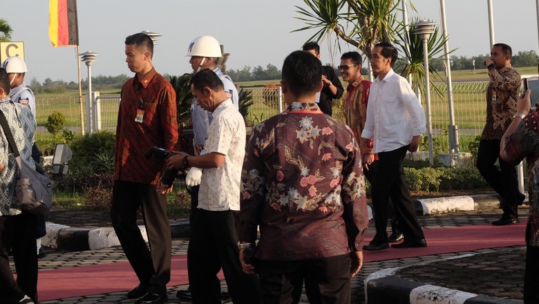 Tiba di Padang, Jokowi Berencana Kunjungi Sejumlah Tempat Usai Tarawih