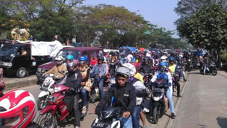 Kemacetan Parah Terjadi Selepas Keluar Pintu Tol Cileunyi