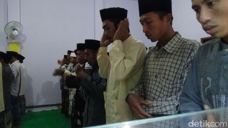 Jamaah Aboge di Probolinggo Baru Laksanakan Salat Idul Fitri Hari ini