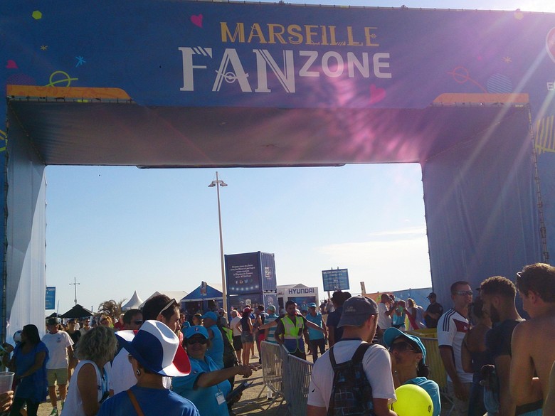Fan Zone Asyik, Seru, nan Indah di Marseille