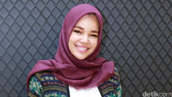 Pesona Dewi Sandra Pesona Dewi Sandra
