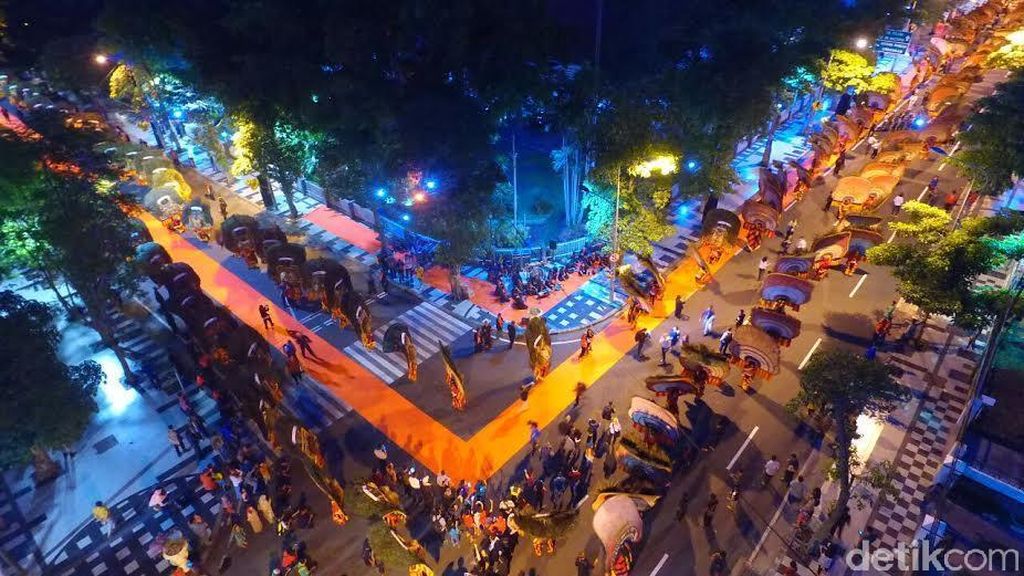 Pemkot Tetap Pasang Lampu Hias dan Lampion Prepcom3 Demi Percantik Surabaya Pemkot Tetap Pasang Lampu Hias dan Lampion Prepcom3 Demi Percantik Surabaya