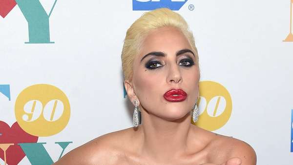 Lady Gaga Tampil Elegan Lady Gaga Tampil Elegan